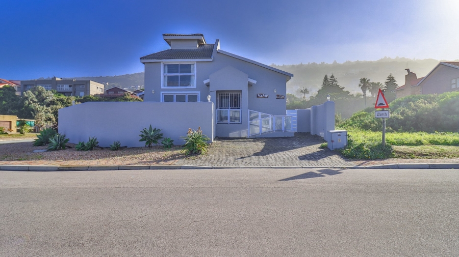 4 Bedroom Property for Sale in Outeniqua Strand Western Cape